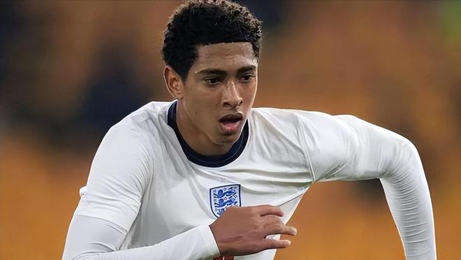 意甲最新积分战报：两大强队落败，榜首易主，争冠形势乱了（意甲积分最新形势：两豪门失利，头名易位，冠军悬念陡增）