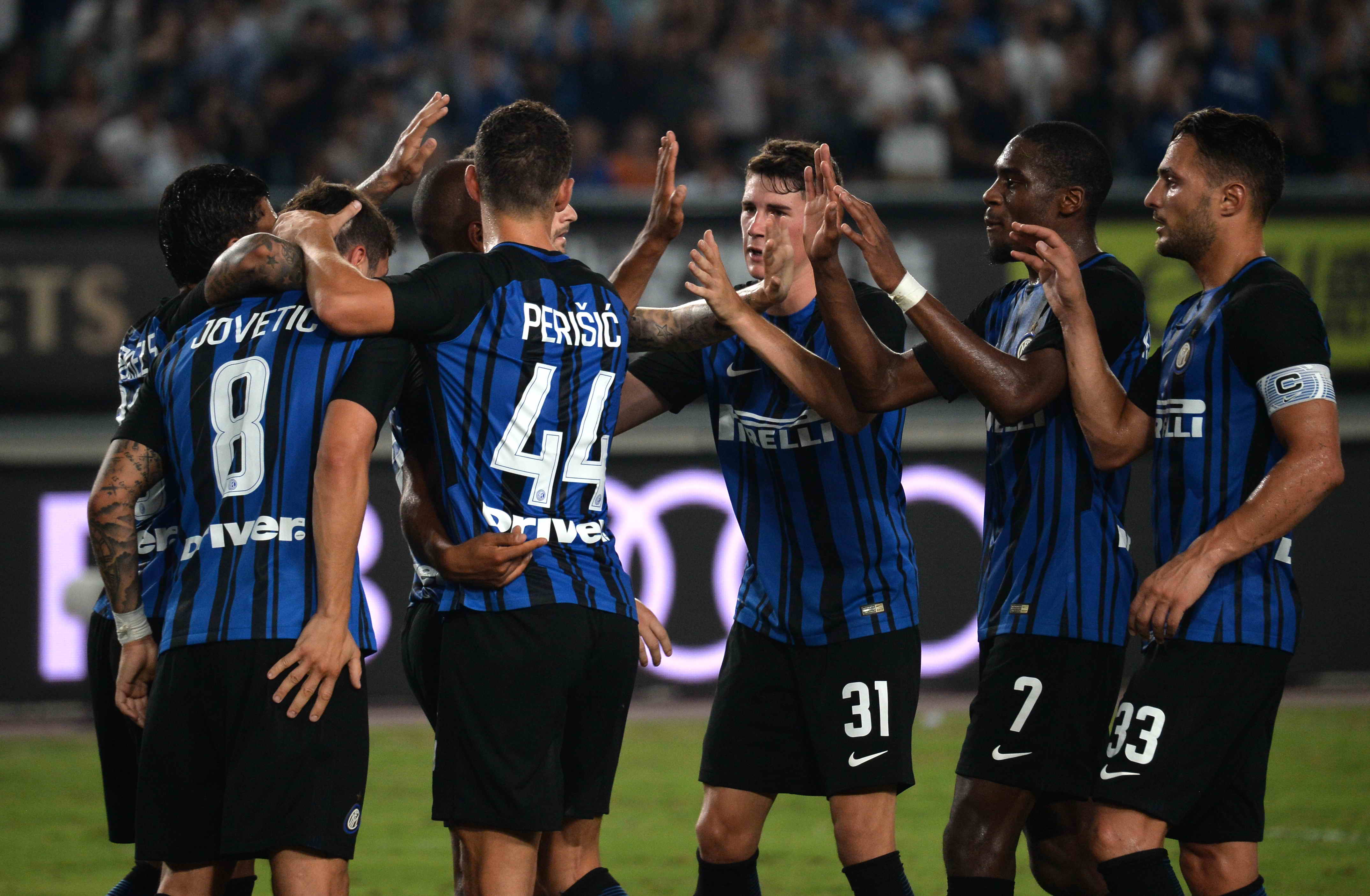 记者：巴萨有人反对买断拉什福德，因他逼抢力度不够&年薪高（记者：巴萨内部有人反对签下拉什福德，认为其压迫强度不足且薪资过高）