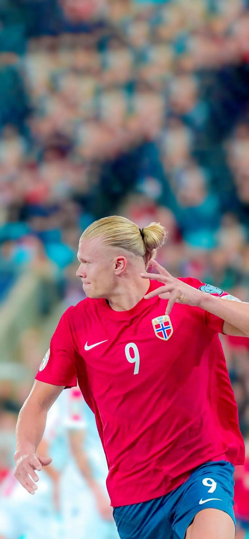 吕文君庆祝夺冠：是海港的三连冠，更是上海的三连冠（吕文君：不仅是海港三连冠，也是上海的三连冠）