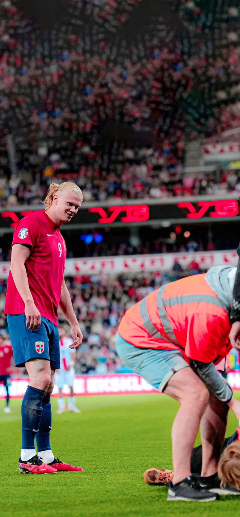 凤凰稳了？过去8次常规赛对阵跳伞蚁，凤凰7胜1负（交手有底气：凤凰近8次常规赛对阵跳伞蚁取得7胜1负）