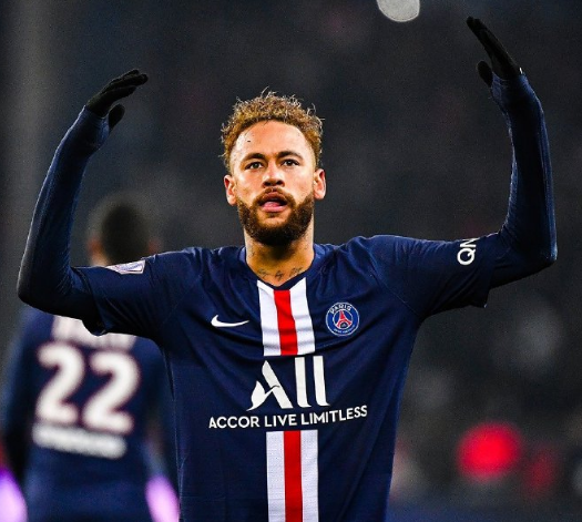 里程碑，亚泰37岁前锋谭龙已在中超出战200场比赛（37岁谭龙达成中超200场里程碑，亚泰前锋再添荣誉）