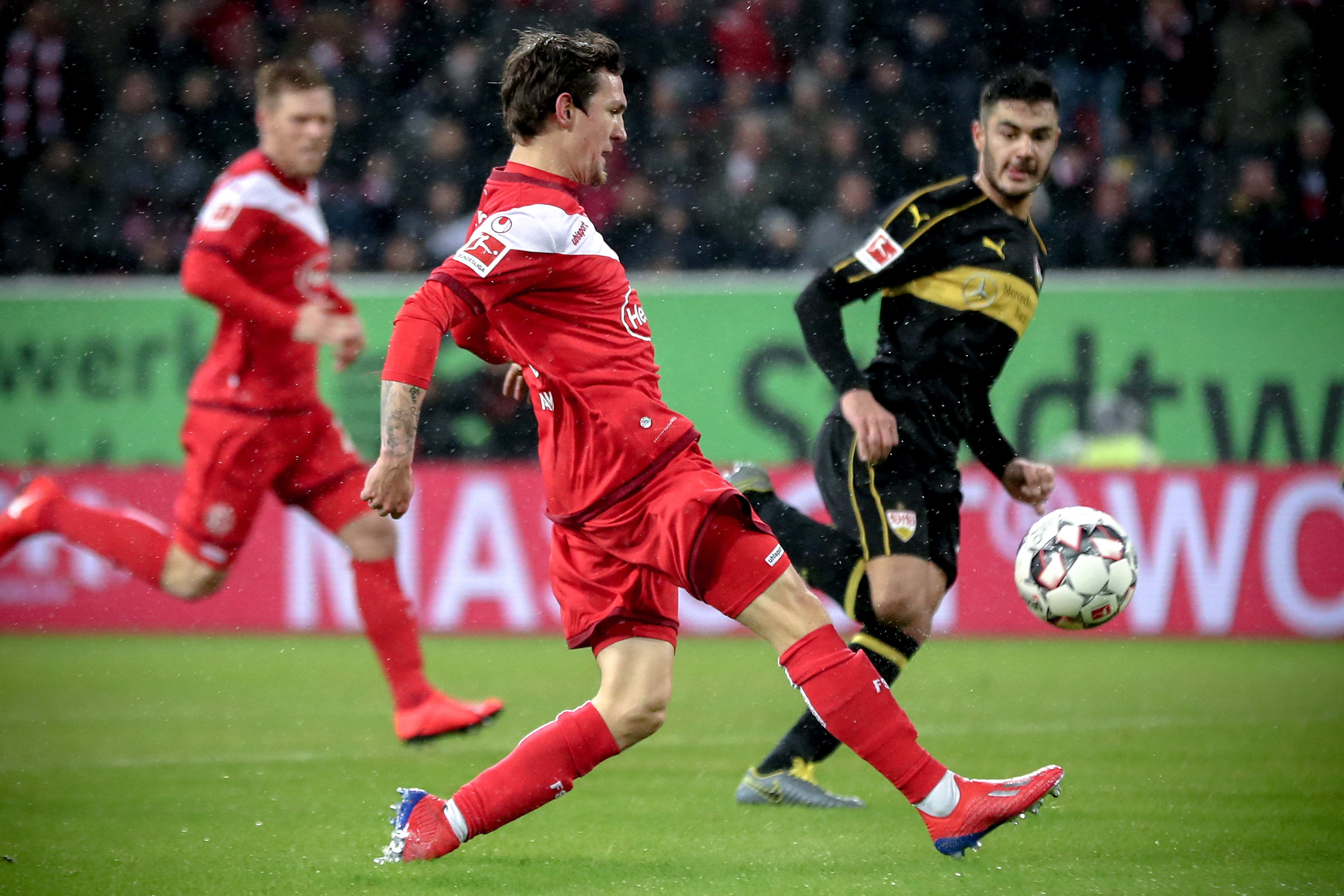 韩K联半场：双方破门乏术，水原三星暂0-0济州SK（韩职联半场：水原三星与济州SK互交白卷，比分0-0）