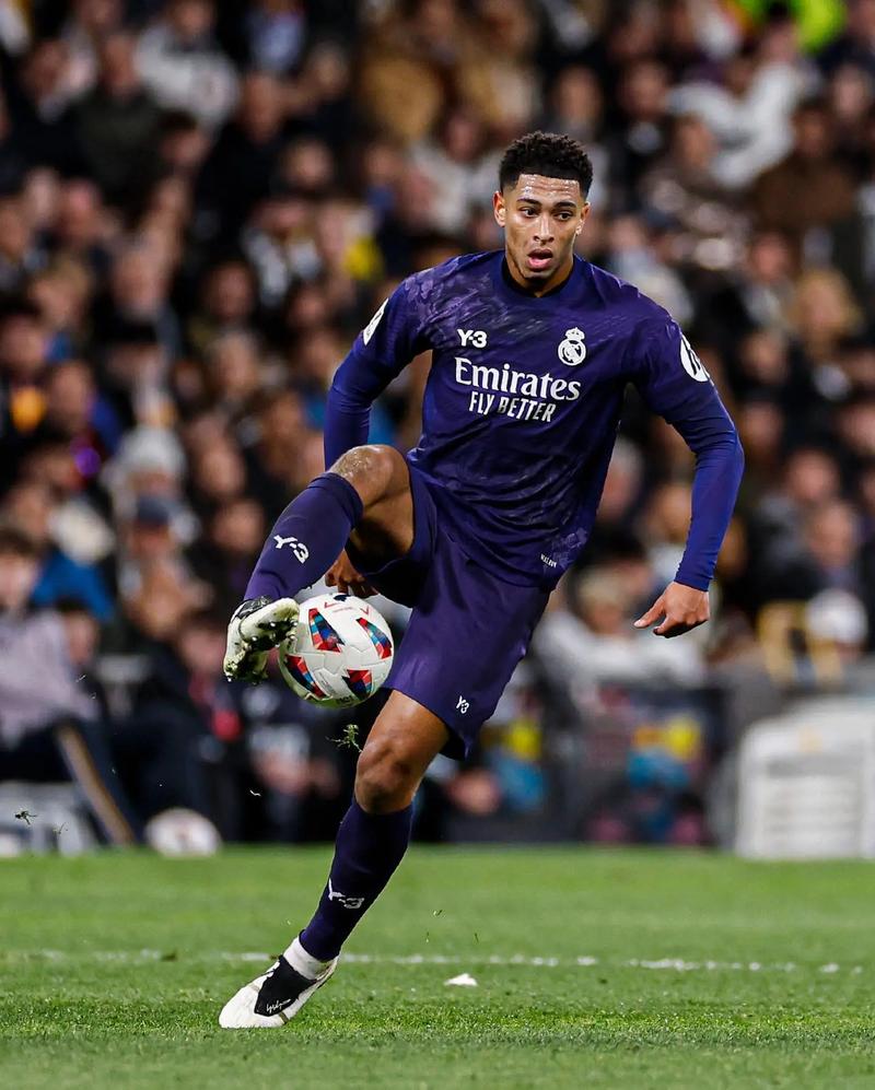 罗马推出黑胶唱片版队歌：限量版售价49.9欧，普通版19.9欧（罗马发布队歌黑胶唱片：限量款49.9欧，普通款19.9欧）