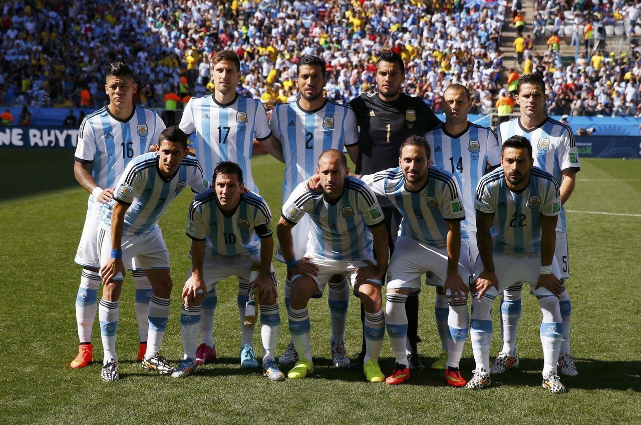 卢宁：不认为我拯救了阿隆索，球队新老交替需要适应很正常（卢宁：谈不上拯救阿隆索，球队新老交替的适应期很正常）