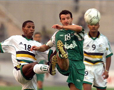 足坛共17位亿欧先生：英超西甲各7人 德甲2人法甲1人 意甲0人（足坛17位“亿欧先生”分布：英超、西甲各7人，德甲2人，法甲1人，意甲0人）